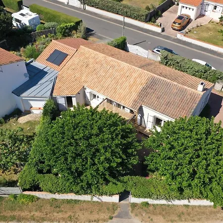 Holiday home Maison Pour 10 Avec Jardin Pres De La