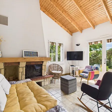 Holiday home Maison Pour 10 Avec Jardin Pres De La Bretignolles-sur-Mer